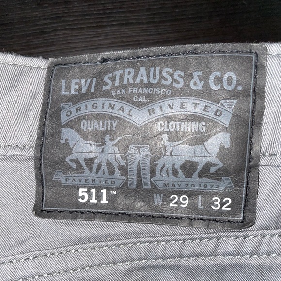 Men’s Gray Levi’s - Picture 2 of 3